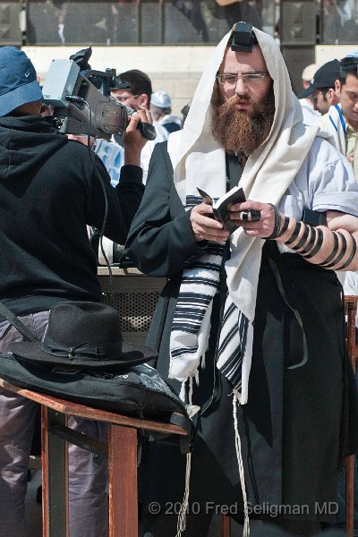 20100408_105418 D300 (5).jpg - Man in prayer, Western Wall